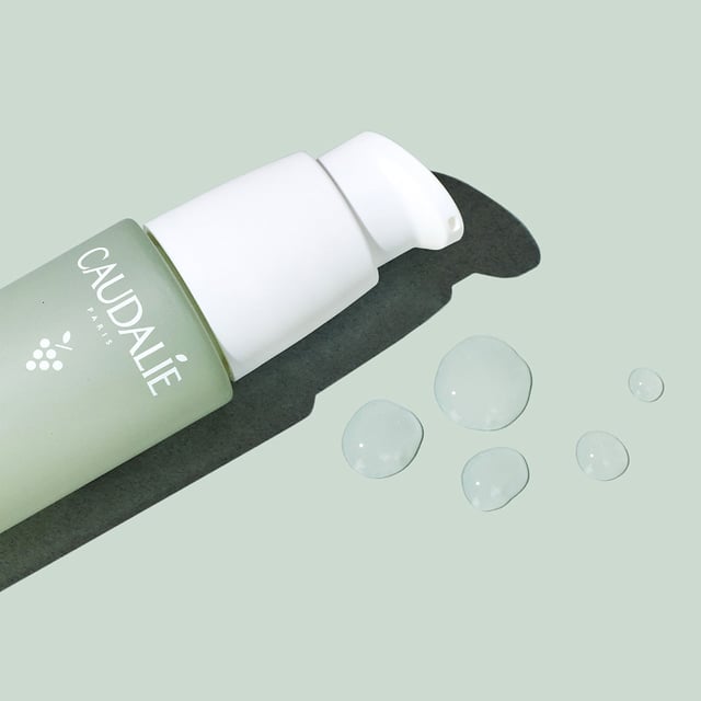 Experience clear, radiant skin with Caudalie Vinopure Blemish Control Salicylic Acid Serum. This natural solution is specially formulated for acne-prone skin, reducing redness and blemishes. Clinical tests show that 63% of users noticed a significant decrease in acne spots within just one week. Infused with 100% natural salicylic acid sourced from wintergreen leaves, it gently exfoliates and unclogs pores, while niacinamide soothes irritation and redness. Enriched with organic rose water and purifying essential oils, this serum effectively controls sebum production and fights acne bacteria. With a lightweight gel texture, it absorbs quickly for a shine-free finish, making it suitable for even the most sensitive skin. Non-comedogenic and vegan, this serum is your go-to for a clearer complexion. For optimal results, pair it with our Purifying Gel Cleanser, Purifying Toner, and Moisturising Mattifying Fluid. Join Caudalie in our commitment to the planet, as we contribute 1% of our turnover to environmental protection efforts.
