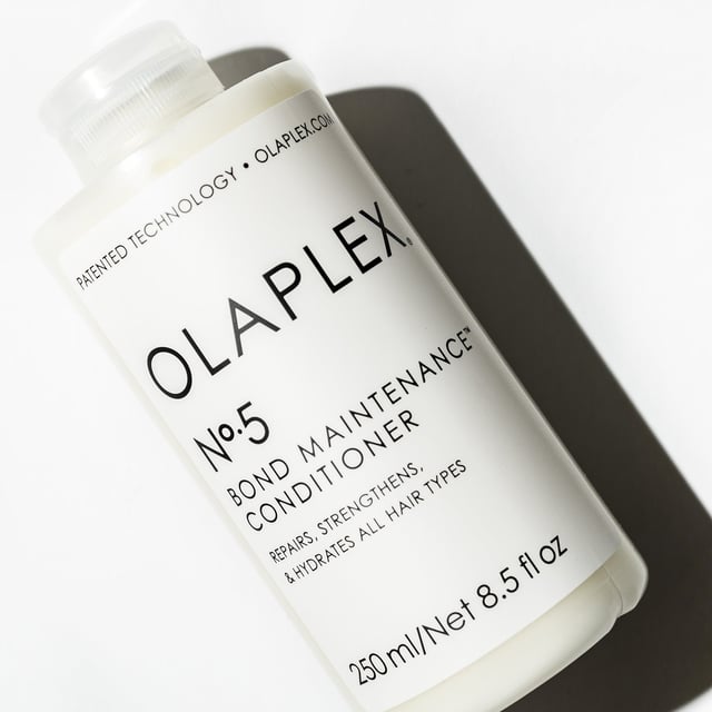 Discover the transformative power of Olaplex No 5 Bond Maintenance Conditioner, a deeply hydrating formula designed for all hair types. This reparative conditioner effortlessly detangles, enhances shine, and promotes healthier hair with every wash. It is color-safe and strengthens the hair's internal bonds, leaving your locks stronger and more manageable. Key benefits include repairing hair damage, boosting shine, and maintaining optimal pH balance (4.0-5.0). For best results, pair with Olaplex N°4 Bond Maintenance Shampoo. Simply apply a generous amount from scalp to tip, leave for three minutes, and rinse thoroughly. Ideal for daily use, this conditioner is rigorously tested for safety and efficacy, ensuring it is gentle on your hair and scalp.