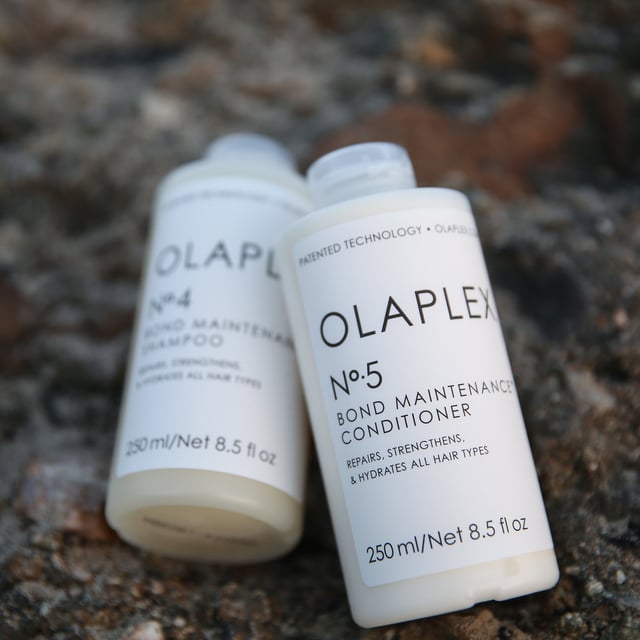 Discover the transformative power of Olaplex No 5 Bond Maintenance Conditioner, a deeply hydrating formula designed for all hair types. This reparative conditioner effortlessly detangles, enhances shine, and promotes healthier hair with every wash. It is color-safe and strengthens the hair's internal bonds, leaving your locks stronger and more manageable. Key benefits include repairing hair damage, boosting shine, and maintaining optimal pH balance (4.0-5.0). For best results, pair with Olaplex N°4 Bond Maintenance Shampoo. Simply apply a generous amount from scalp to tip, leave for three minutes, and rinse thoroughly. Ideal for daily use, this conditioner is rigorously tested for safety and efficacy, ensuring it is gentle on your hair and scalp.