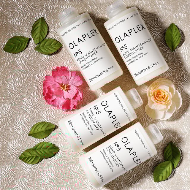 Discover the transformative power of Olaplex No 5 Bond Maintenance Conditioner, a deeply hydrating formula designed for all hair types. This reparative conditioner effortlessly detangles, enhances shine, and promotes healthier hair with every wash. It is color-safe and strengthens the hair's internal bonds, leaving your locks stronger and more manageable. Key benefits include repairing hair damage, boosting shine, and maintaining optimal pH balance (4.0-5.0). For best results, pair with Olaplex N°4 Bond Maintenance Shampoo. Simply apply a generous amount from scalp to tip, leave for three minutes, and rinse thoroughly. Ideal for daily use, this conditioner is rigorously tested for safety and efficacy, ensuring it is gentle on your hair and scalp.