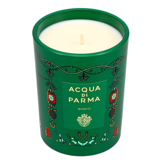 Acqua Di Parma Holiday Bosco Candle 200g - Enchanting Home Fragrance Experience the essence of winter with the Acqua Di Parma Holiday Bosco Candle. This exquisite 200g candle captures the refreshing aroma of alpine forests, blending invigorating notes of pine and fir with soothing eucalyptus and a hint of warm cloves. Perfect for creating a cozy atmosphere, this candle offers up to 50 hours of burn time. Ideal for holiday gifting, its beautifully themed packaging adds a festive touch to any home decor.
