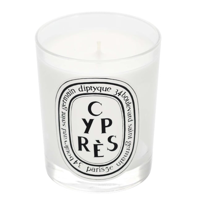 Diptyque Cyprès Scented Candle - 190g of Soothing Freshness Experience the warm and comforting aroma of the Diptyque Cyprès Scented Candle. This exquisite candle features a sunny fragrance infused with cypress, delivering a soothing freshness complemented by sweet undertones. Enjoy approximately 50 hours of burn time, perfect for creating a relaxing atmosphere. For optimal performance, allow the candle to burn for 2-3 hours during its first use to ensure even melting. Remember to trim the wick regularly, keeping it at a length of 3-5mm for the best experience.