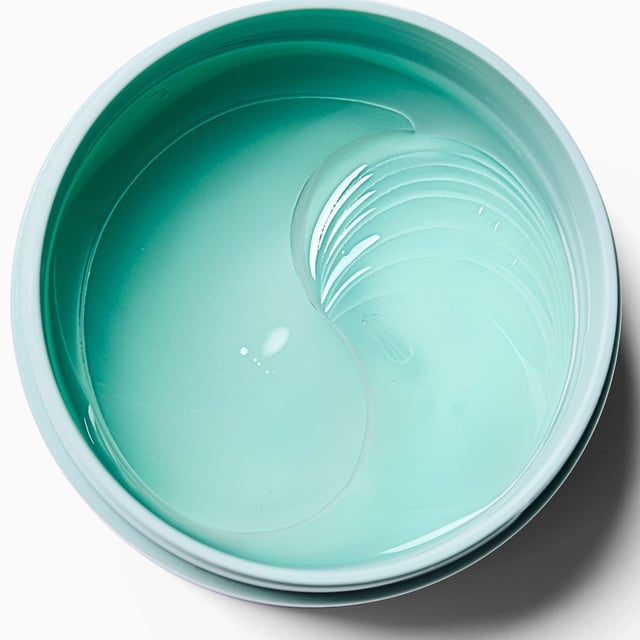 Revitalize your eyes with ESPA Isotonic Hydra Gel Eye Masks, designed to deliver instant hydration and a visibly brighter eye contour. Perfect for those who spend long hours in front of screens, battle jet lag, or simply need a pick-me-up, these eye patches are infused with our exclusive Active Nutrients Mineral + Electrolyte Complex. Key ingredients like Snow Mushroom and Spirulina work together to combat visible fatigue and soften dehydration lines. Experience the refreshing sensation of plumped skin, illuminated under eyes, and a rejuvenated appearance. With 98% natural ingredients, these masks are fragrance-free and come with hygienic tweezers for easy application. After just one use, 97% of users reported instantly hydrated skin, while 94% noticed a brighter eye area. Ideal for restoring vitality to tired eyes, these masks are your go-to solution for a fresh and youthful look.
