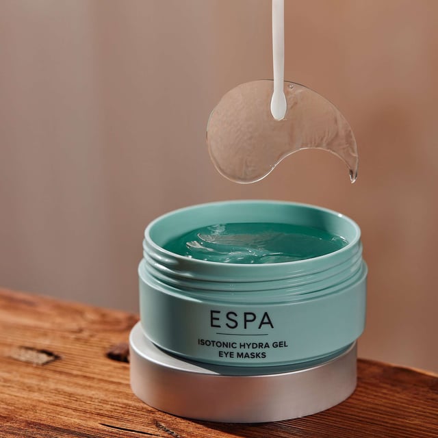 Revitalize your eyes with ESPA Isotonic Hydra Gel Eye Masks, designed to deliver instant hydration and a visibly brighter eye contour. Perfect for those who spend long hours in front of screens, battle jet lag, or simply need a pick-me-up, these eye patches are infused with our exclusive Active Nutrients Mineral + Electrolyte Complex. Key ingredients like Snow Mushroom and Spirulina work together to combat visible fatigue and soften dehydration lines. Experience the refreshing sensation of plumped skin, illuminated under eyes, and a rejuvenated appearance. With 98% natural ingredients, these masks are fragrance-free and come with hygienic tweezers for easy application. After just one use, 97% of users reported instantly hydrated skin, while 94% noticed a brighter eye area. Ideal for restoring vitality to tired eyes, these masks are your go-to solution for a fresh and youthful look.