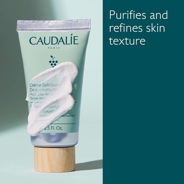 Experience the transformative power of Caudalie Vinoclean Deep Cleansing Exfoliator, designed to cleanse, exfoliate, and purify your skin. This exceptional formula features 98% natural origin ingredients, including organic grape water, refreshing menthol, and gentle volcanic sand microbeads to effectively buff away dead skin cells. Suitable for all skin types, including sensitive skin, this vegan exfoliator is free from sulphates and parabens. Enjoy a subtle scent of grapefruit, mint, and sweet orange. For best results, use once or twice a week, or mix with your cleanser.