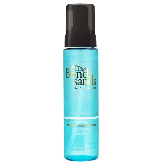 Achieve your ideal Australian glow with Bondi Sands Everyday Gradual Tanning Foam. This user-friendly foam lets you build a stunning, natural-looking tan gradually, perfect for your daily beauty routine. Enjoy a beautifully bronzed complexion that reflects the Australian beach lifestyle. Key benefits include a gradual build of a sun-kissed tan with daily application, a streak-free finish, and easy application. Apply the foam using smooth, circular motions and allow it to dry.