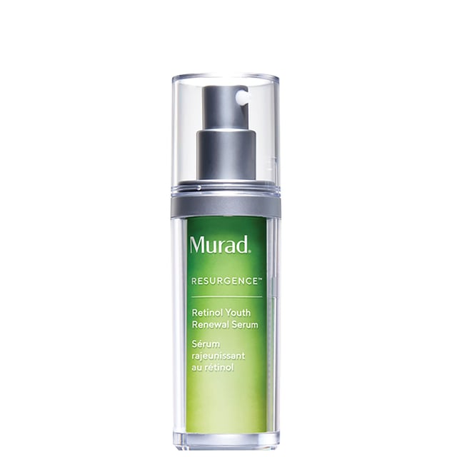 Transformieren Sie Ihre Haut mit dem Retinol Youth Renewal Serum von Murad, das entwickelt wurde, um tiefen Falten und Trockenheit entgegenzuwirken und gleichzeitig die Strahlkraft zu verbessern. Diese kraftvolle, aber sanfte Formel minimiert feine Linien und fördert einen jugendlichen Glanz. Mit der Retinol Tri-Active Technologie kombiniert es Sofortwirkung und eine schrittweise Freisetzung von Retinol für optimale Ergebnisse. Für die besten Ergebnisse tragen Sie abends eine dünne Schicht auf und folgen Sie mit einer Feuchtigkeitscreme. Erleben Sie eine glattere, straffere und strahlendere Haut.
