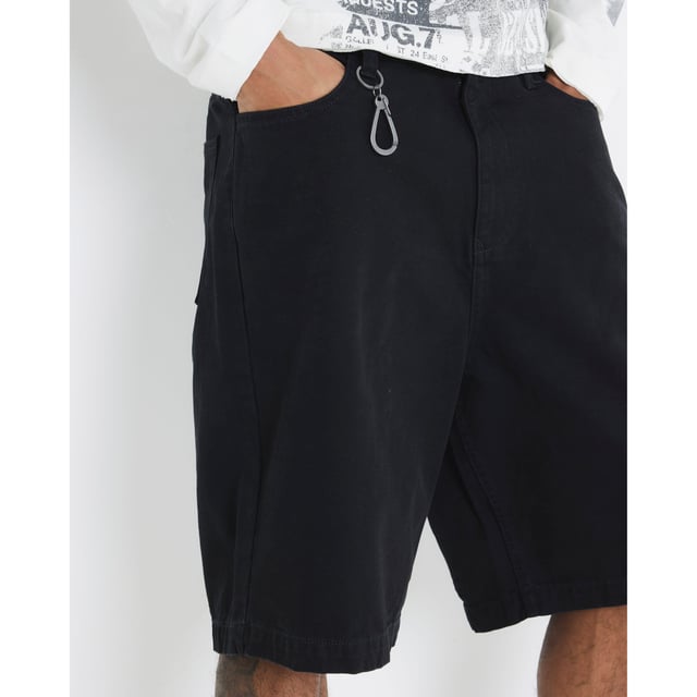 Baggy fit, Belt loops, Side slip pockets, Keyring link detail, Buttoned and zipped pocketsAbout the brandFASHION IS OUR DNARiver Island is an icon of the British high street. Inspired by the latest trends and our heritage style archives, we've been serving style and leading trends for over sixty years.We make fashion for real people with real lives, who want to look real good. Because life's a celebration - let's dress for it.