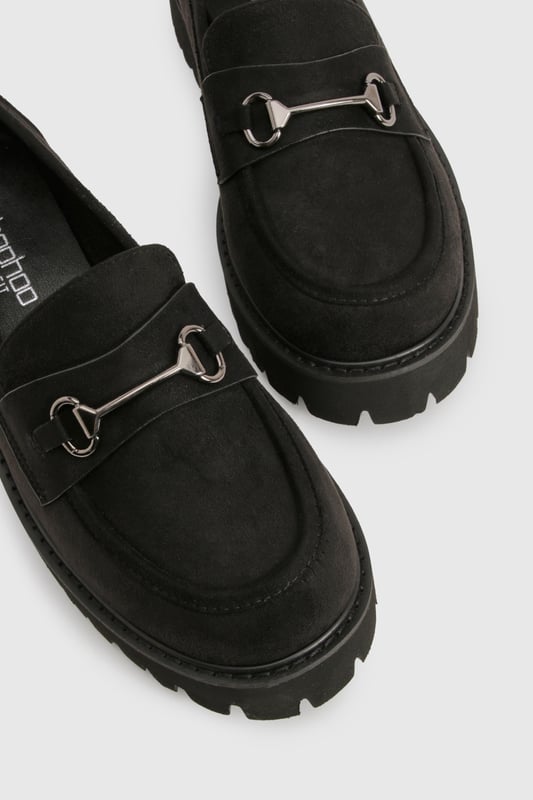 We'll make sure your shoes keep you one stylish step ahead of the crowdWhether you're keeping it simple in sliders, living the high life in heels or joining the fash pack in flatforms, you'll be heading to shoe heaven with our fashion-forward footwear collection. Boots are your day-to-night bestfriend, giving a floral dress&nbsp;that tough twist - add a biker jacket for even more attitude. Find your summer feet in jelly sandals and enjoy balmy nights in block heels.