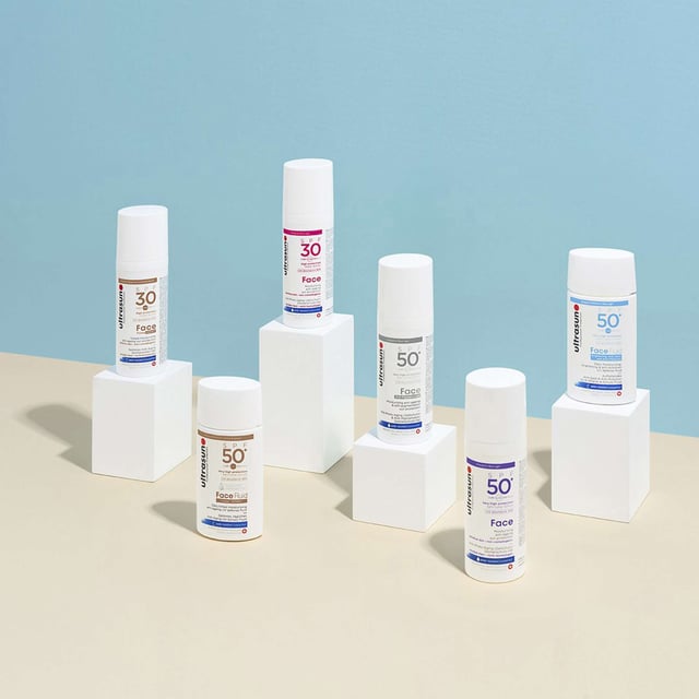 Experience the ultimate sun protection with Ultrasun Tinted Anti-Ageing Face Cream SPF30 in Honey. This lightweight formula shields your skin from UVA, UVB, and Infrared-A rays, while also providing blue light protection. Infused with a hint of color, it blends seamlessly into all skin tones, leaving your complexion smooth and radiant. Ideal for daily use, this non-greasy, fast-absorbing moisturizer is suitable for sensitive skin. Vegan-friendly, cruelty-free, and safe for pregnancy, apply 15 minutes before sun exposure as part of your skincare routine.