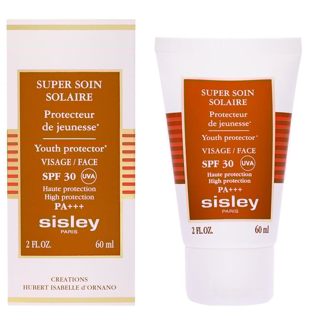 Experience superior sun protection with Sisley's Super Soin Solaire Facial Sun Care SPF30. This lightweight, non-greasy cream effortlessly absorbs into the skin, providing essential hydration while leaving a matte finish. Enriched with nourishing shea butter, camellia, and mango extracts, it enhances skin smoothness and elasticity. The powerful edelweiss extract works synergistically with UV filters to shield your skin from harmful sun rays. For optimal results, apply generously to your face before sun exposure and reapply every two hours to maintain protection.