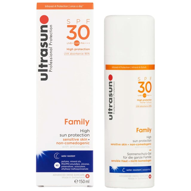 Ultrasun Family Sun Protection SPF30 - Broad Spectrum Sunscreen Discover Ultrasun Family Sun Protection SPF30, a broad-spectrum sunscreen that effectively shields against UVA, UVB, and Infrared-A rays. Ideal for children and sensitive skin, its hypoallergenic formula is free from oils, emulsifiers, and fragrances. Dermatologist recommended for those with skin allergies. With Ultrasun's lamellar technology, it provides long-lasting, non-greasy protection. Active ingredients include GSP-T and Vitamin E, safe for all, including pregnant women. Apply indoors on clean, dry skin 15 minutes before sun exposure. Suitable for face and body.