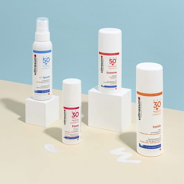 Ultrasun Family Sun Protection SPF30 - Broad Spectrum Sunscreen Discover Ultrasun Family Sun Protection SPF30, a broad-spectrum sunscreen that effectively shields against UVA, UVB, and Infrared-A rays. Ideal for children and sensitive skin, its hypoallergenic formula is free from oils, emulsifiers, and fragrances. Dermatologist recommended for those with skin allergies. With Ultrasun's lamellar technology, it provides long-lasting, non-greasy protection. Active ingredients include GSP-T and Vitamin E, safe for all, including pregnant women. Apply indoors on clean, dry skin 15 minutes before sun exposure. Suitable for face and body.
