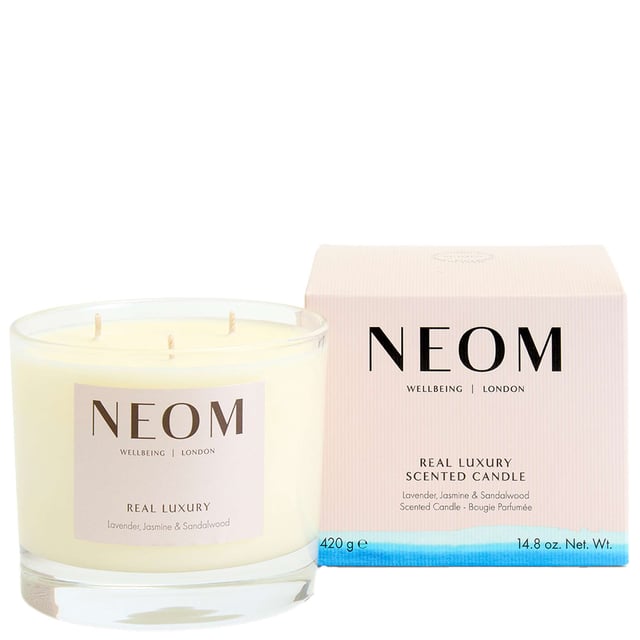 Experience tranquility with the Neom Wellbeing London Scent To De-Stress Candle. Hand-poured with a blend of 24 pure essential oils, including calming lavender and uplifting jasmine, this luxury 3-wick candle creates a relaxing atmosphere. Enjoy a burn time of up to 50 hours while the natural fragrances promote well-being. Light all three wicks for optimal performance and indulge in the soothing aroma. Perfect for enhancing self-care, this candle transforms your space into a calming sanctuary. Neom is a Certified B Corporation, committed to ethical practices.