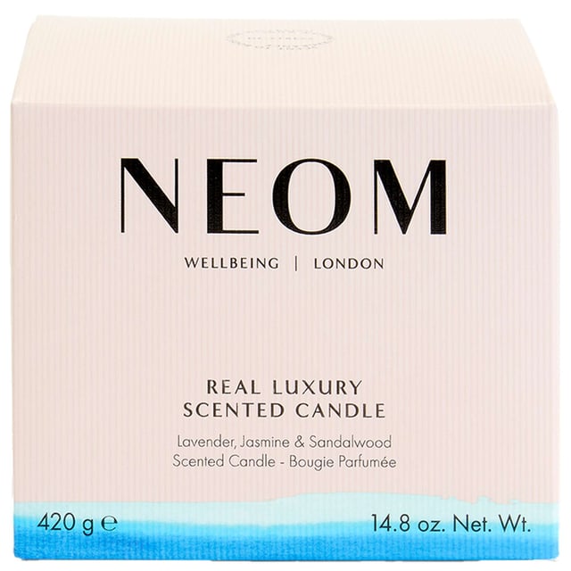 Experience tranquility with the Neom Wellbeing London Scent To De-Stress Candle. Hand-poured with a blend of 24 pure essential oils, including calming lavender and uplifting jasmine, this luxury 3-wick candle creates a relaxing atmosphere. Enjoy a burn time of up to 50 hours while the natural fragrances promote well-being. Light all three wicks for optimal performance and indulge in the soothing aroma. Perfect for enhancing self-care, this candle transforms your space into a calming sanctuary. Neom is a Certified B Corporation, committed to ethical practices.