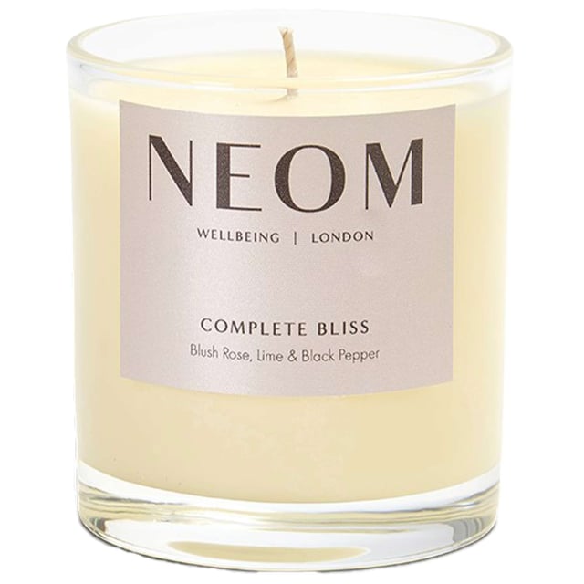 Neom Wellbeing London Complete Bliss Scented Candle - Calm & Relax (185g, 1 Wick) Experience tranquility with Neom Wellbeing London's Complete Bliss Scented Candle. This 185g candle creates a calming atmosphere in your home, helping you unwind. Infused with 17 essential oils, including Moroccan Blush Rose, Lime, and Black Pepper, it promotes relaxation and eases tension. Light this candle for up to 35 hours of soothing ambiance. Neom is a Certified B Corporation, committed to ethical practices and environmental sustainability, ensuring that your choice supports both your wellbeing and the planet.