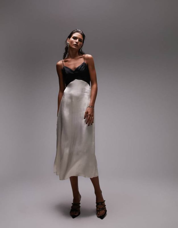 Dresses by Topshop Welcome to the next phase of Topshop V-neck Cut-out detail Tie back Regular fitSold By: Asos