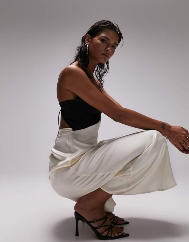 Dresses by Topshop Welcome to the next phase of Topshop V-neck Cut-out detail Tie back Regular fitSold By: Asos