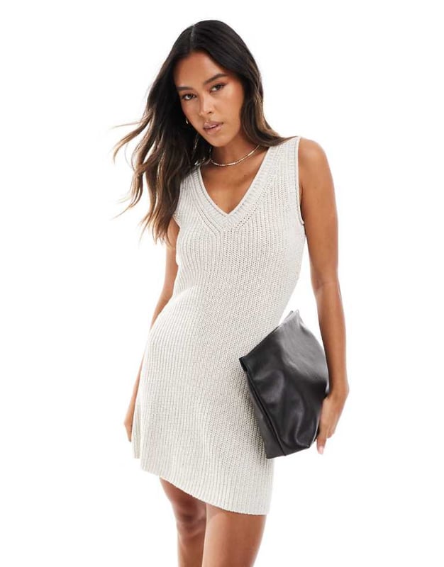 Dresses by Nobody's Child Forecast: sun V-neck Sleeveless style Ribbed trims Relaxed fitSold By: Asos