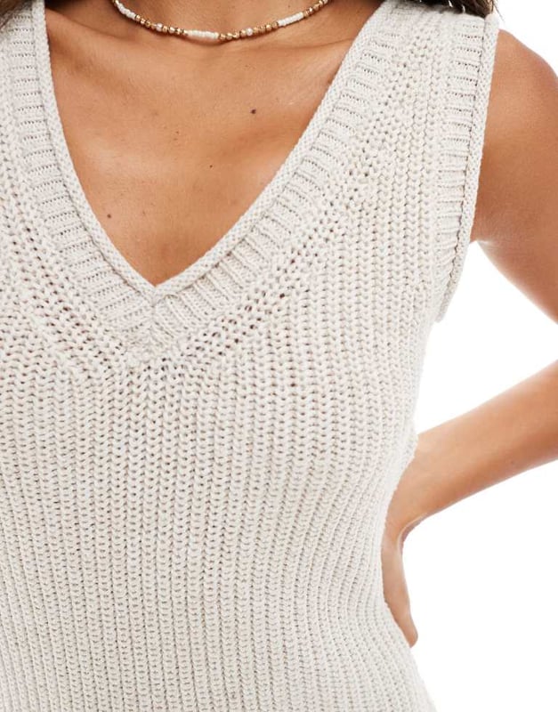 Dresses by Nobody's Child Forecast: sun V-neck Sleeveless style Ribbed trims Relaxed fitSold By: Asos