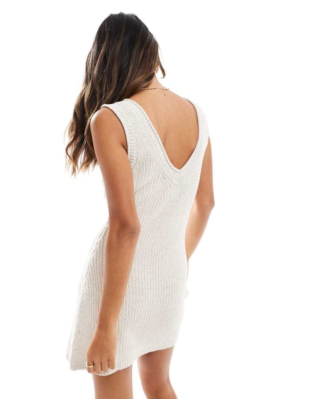 Dresses by Nobody's Child Forecast: sun V-neck Sleeveless style Ribbed trims Relaxed fitSold By: Asos