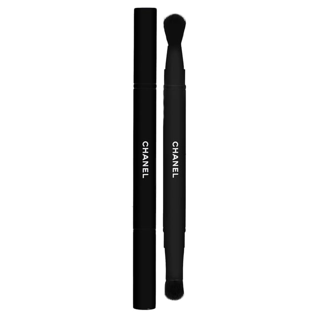 Discover the Chanel N°200 Dual-Ended Eyeshadow Brush, your essential tool for achieving stunning eye looks effortlessly. This luxurious brush features two expertly designed tips for precision application of both cream and powder eyeshadows. Crafted with soft, resilient synthetic bristles, it ensures a smooth, professional finish every time. Housed in a sleek black lacquered case, this brush is perfect for those on-the-go moments. Elevate your makeup routine with this must-have accessory that promises easy blending and an elegant touch to your beauty collection.