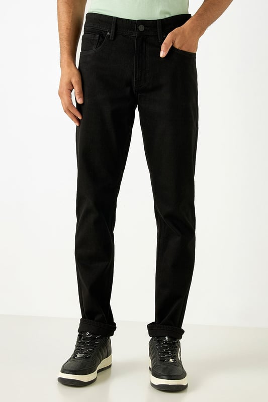 Experience quality and comfort with these Lee Cooper jeans. Crafted from a blend of cotton and elastane, they are durable and flexible. The classic plain design, mid-rise waist, and slim fit make them a versatile choice for any modern man's wardrobe.

32" Inside Leg.