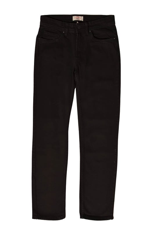 Experience quality and comfort with these Lee Cooper jeans. Crafted from a blend of cotton and elastane, they are durable and flexible. The classic plain design, mid-rise waist, and slim fit make them a versatile choice for any modern man's wardrobe.

32" Inside Leg.