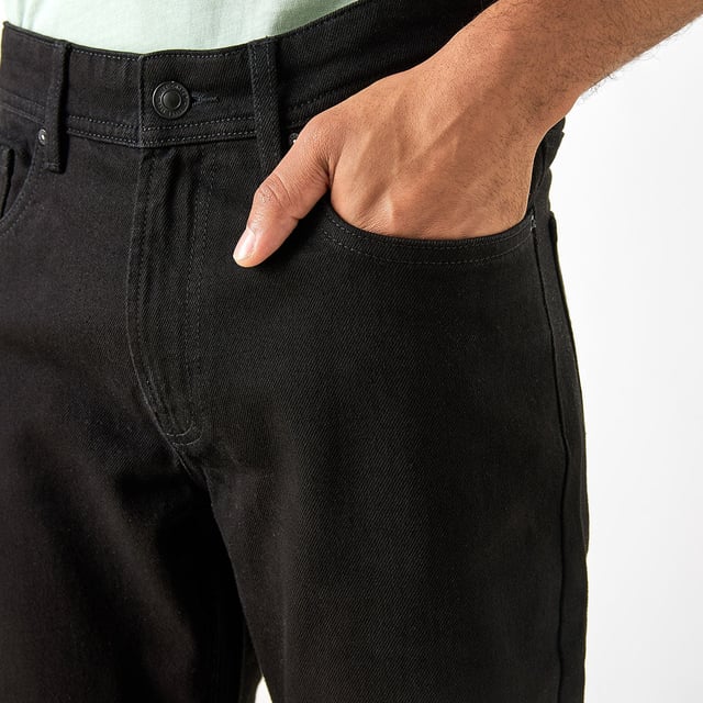 Experience quality and comfort with these Lee Cooper jeans. Crafted from a blend of cotton and elastane, they are durable and flexible. The classic plain design, mid-rise waist, and slim fit make them a versatile choice for any modern man's wardrobe.

32" Inside Leg.