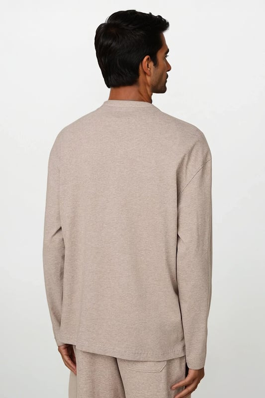 This long-sleeved pure cotton t-shirt is perfect for laid-back days. Made to an oversized fit from soft and breathable cotton. A crew neck and dropped shoulders add to its relaxed feel.

28" Shoulder to Hem.