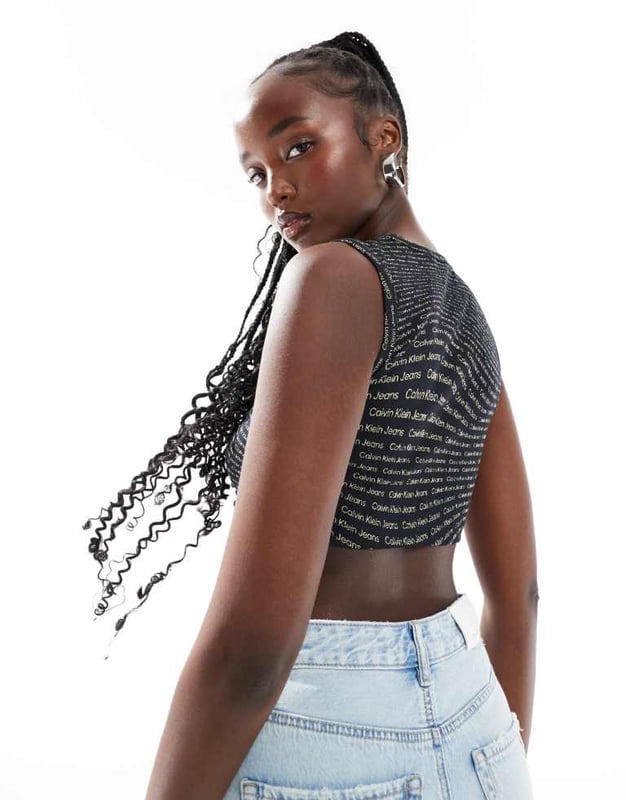 Tops by Calvin Klein Jeans Take it back to basics Branded design Crew neck Cropped length Regular fitSold By: Asos
