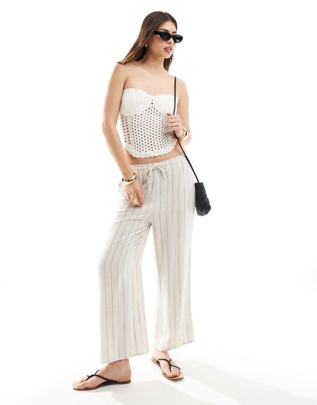 Tops by ASOS DESIGN Waist-up dressing Bandeau style Lettuce-edge trim Cropped length Regular fitSold By: Asos