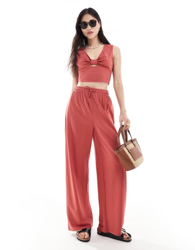 Tops by ONLY Part of a co-ord set Trousers sold separately Plunge neck Sleeveless style Shirred, stretch panel to back Cropped length Regular fitSold By: Asos