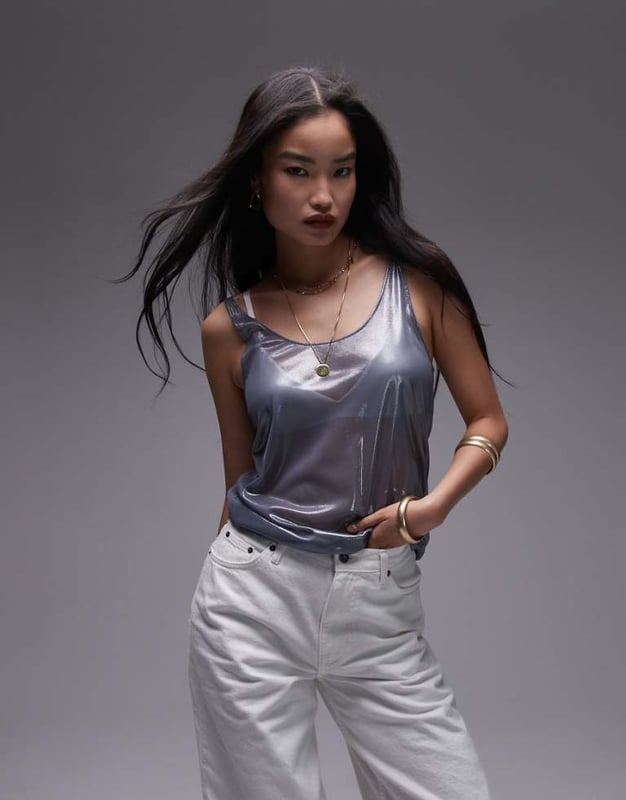 Tops by Topshop This is Topshop Plain design Scoop neck Regular fitSold By: Asos