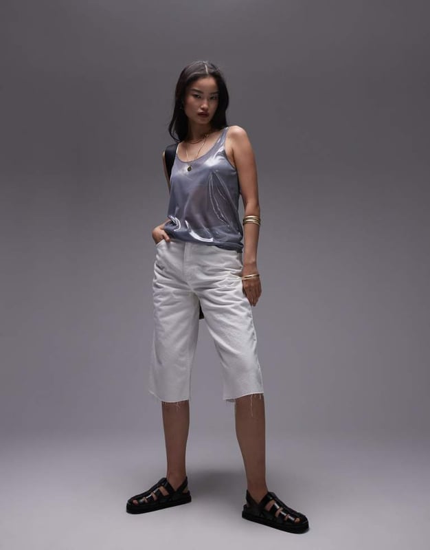Tops by Topshop This is Topshop Plain design Scoop neck Regular fitSold By: Asos