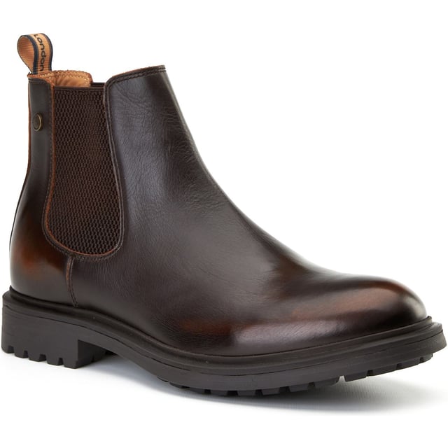 Schlank und stilvoll, präsentiert sich der Roebuck Chelsea Boot mit designer Lederoberflächen in einem einzigartigen 'Rub-off'-Finish, einem Nylon-Anziehhilfe und einem elastischen Einsatz für einen einfachen Einstieg. Mit einer genoppten Gummisohle und einer Ortholite-Innensohle vereinen sich Komfort und Langlebigkeit.
