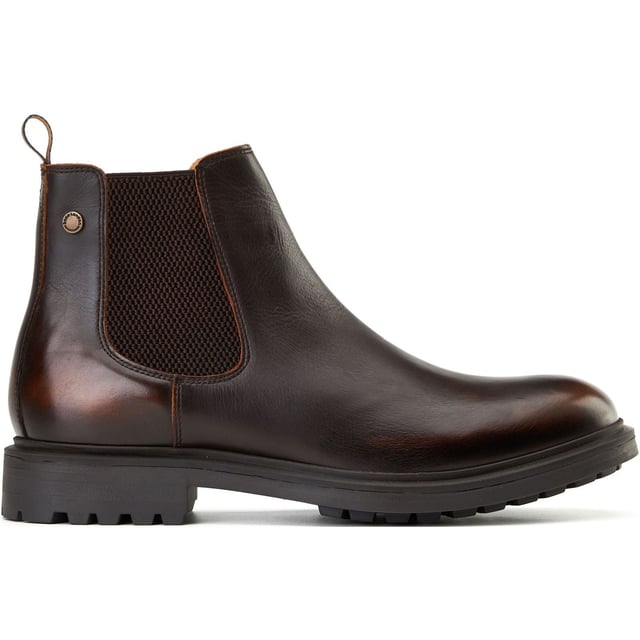 Schlank und stilvoll, präsentiert sich der Roebuck Chelsea Boot mit designer Lederoberflächen in einem einzigartigen 'Rub-off'-Finish, einem Nylon-Anziehhilfe und einem elastischen Einsatz für einen einfachen Einstieg. Mit einer genoppten Gummisohle und einer Ortholite-Innensohle vereinen sich Komfort und Langlebigkeit.