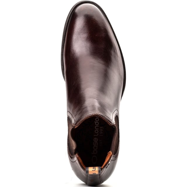 Base London Whittle Leder Herren Stiefel In Verbranntem Braun Verbessern Sie Ihren Stil mit den Herren Chelsea Stiefeln 'Whittle' von Base London. Hergestellt aus hochwertigem Leder mit weichem Futter, Ortholite-Innensohle und einem Zuglasche für einfaches Anziehen - diese Stiefel sind ideal, um im Konferenzraum zu glänzen oder das Date zu bestimmen.