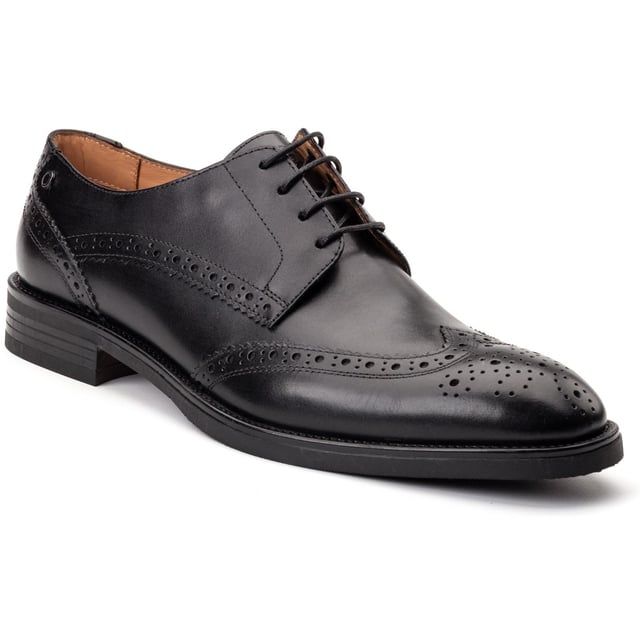 Base London Herren Elegante Schwarze Brogues aus Leder Die Herren 'Pocket' Brogues von Base London. Aus hochwertigem Leder mit klassischem Wingtip-Design gefertigt, sind sie mit Ortholite-Einlegesohlen und rutschfesten Sohlen ausgestattet. Schick genug für den Vorstand, gewagt genug für die After-Party - und das zu einem Preis, der begeistert.