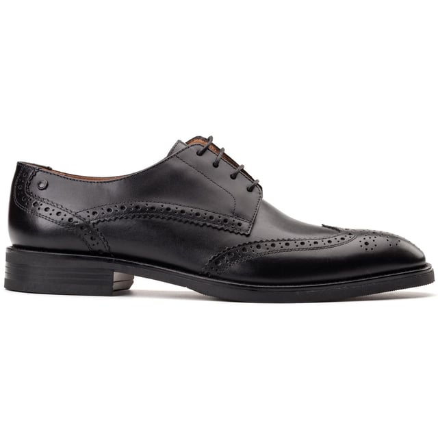 Base London Herren Elegante Schwarze Brogues aus Leder Die Herren 'Pocket' Brogues von Base London. Aus hochwertigem Leder mit klassischem Wingtip-Design gefertigt, sind sie mit Ortholite-Einlegesohlen und rutschfesten Sohlen ausgestattet. Schick genug für den Vorstand, gewagt genug für die After-Party - und das zu einem Preis, der begeistert.