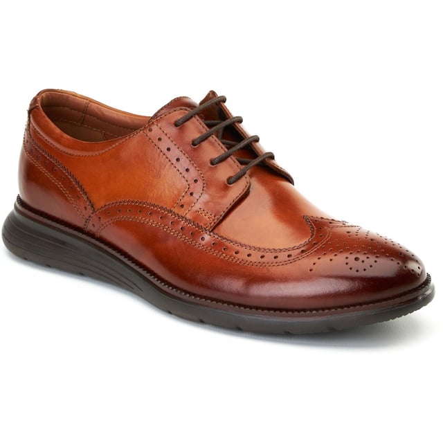 Base London Flight 25 Herren Brogues Aus Gebranntem Tan Leder Dieser superleichte Brogue von Base London integriert die neuesten Sohlentechnologien in klassisches britisches Design, um jeden Schritt federleicht zu machen. Gleiten Sie stilvoll zur Arbeit oder schneiden Sie auf der Tanzfläche einige Figuren, Flight wird Sie dorthin bringen.