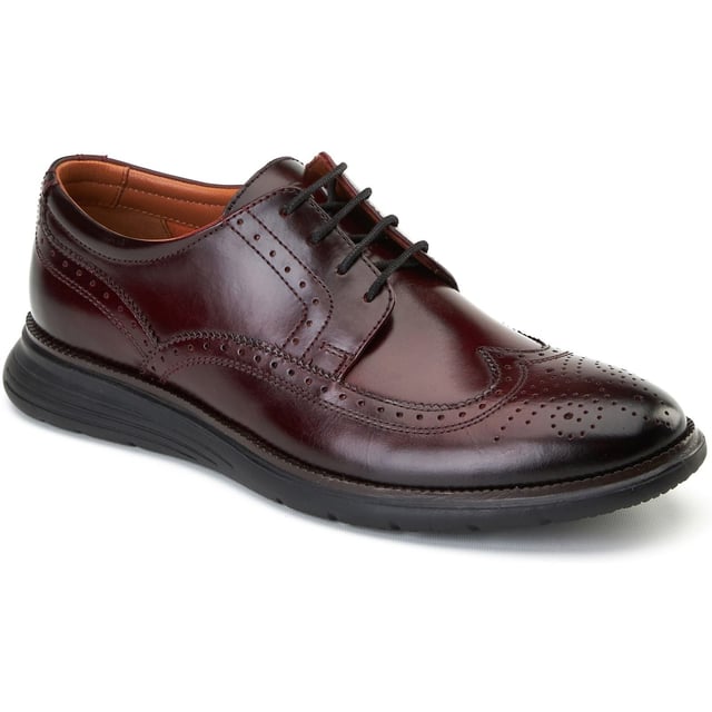 Dieser superleichte Brogue von Base London integriert die neuesten Sohlentechnologien in klassisches britisches Design, um jeden Schritt federleicht zu machen. Gleiten Sie stilvoll zur Arbeit oder schneiden Sie auf der Tanzfläche einige Figuren, Flight wird Sie dorthin bringen.