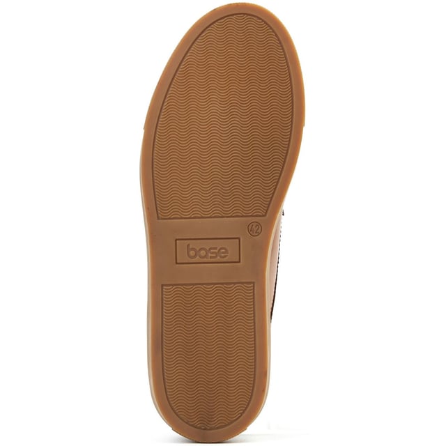 Base London Clapton Herren Brogues Aus Gebranntem Tan Leder Clapton von Base London vereint scharfen Stil mit entspannten Vibes. Hergestellt mit schlanken Leder-Obermaterialien, Brogue-Details und einer Gummisohle ist er die erste Wahl für lässig-elegante Looks. Plus, die Ortholite-Polsterung sorgt den ganzen Tag für Komfort.