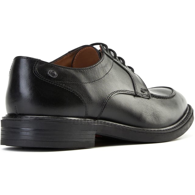 Fügen Sie Ihrem Kleiderschrank mit den Surrey Schuhen von Base London etwas Vielfalt hinzu. Aus hochwertigem Leder gefertigt, hebt die Schürze-Zehen-Nähte diesen eleganten Schuh von Ihren alltäglichen Brogues oder Derbys ab. Mit einer Ortholite-Innensohle für zusätzlichen Komfort ausgestattet.