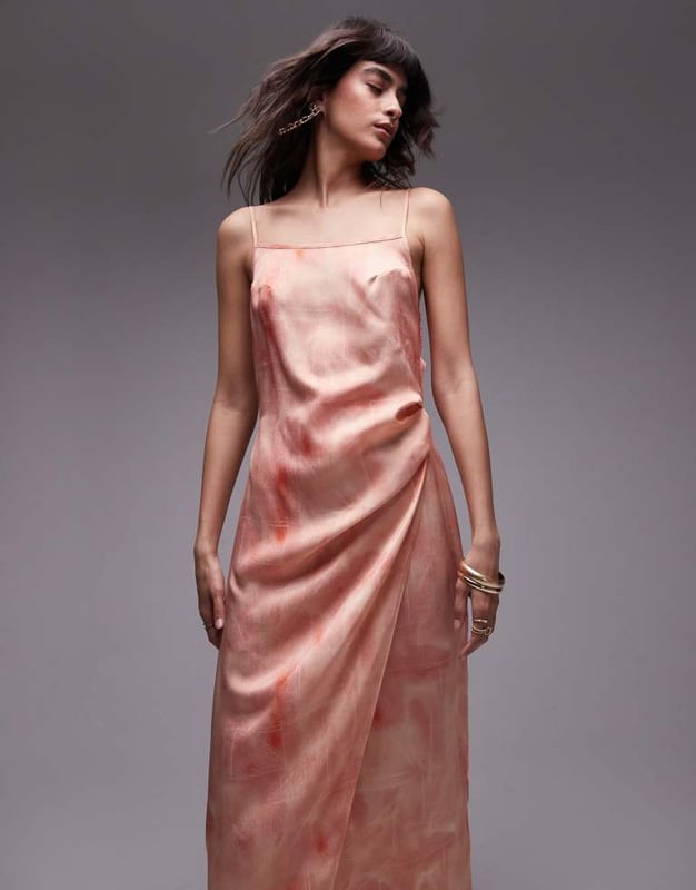 Dresses by Topshop This is Topshop Square neck Wrap skirt Tie-back fastenings Side split Regular fitSold By: Asos