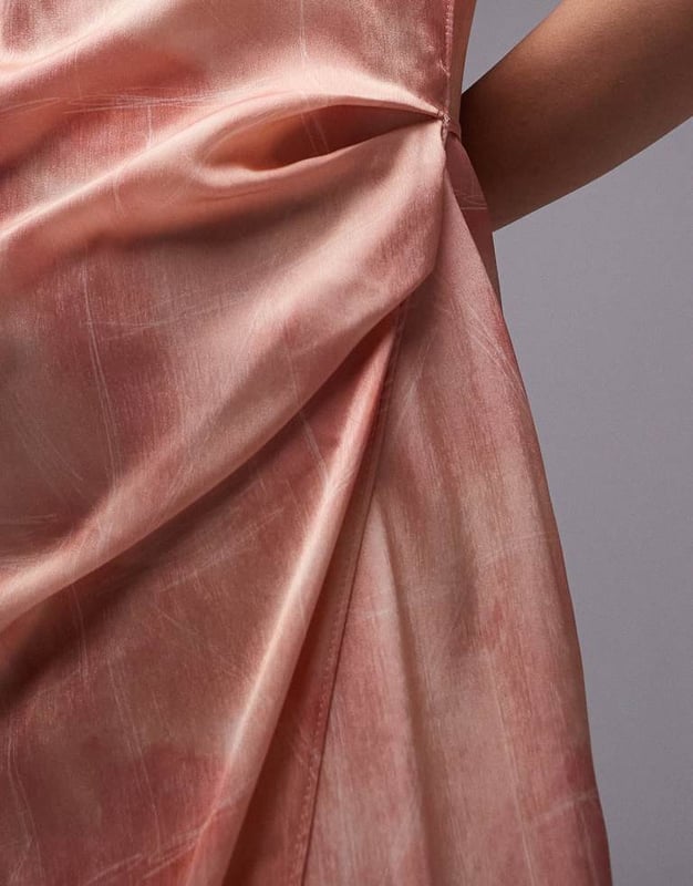 Dresses by Topshop This is Topshop Square neck Wrap skirt Tie-back fastenings Side split Regular fitSold By: Asos