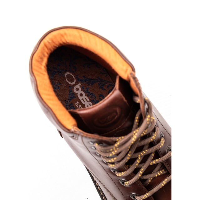 Gebaut für Stil und Stabilität, verfügt der Nickel Boot über hochwertiges Pull-Up-Leder, einen großen gepolsterten Abschluss und Wanderstiefel-Schnürsenkel für eine sichere Passform. Abgerundet wird das Ganze durch eine profilierte Gummisohle für zusätzlichen Halt - ein robustes Must-Have mit urbaner Ausstrahlung.