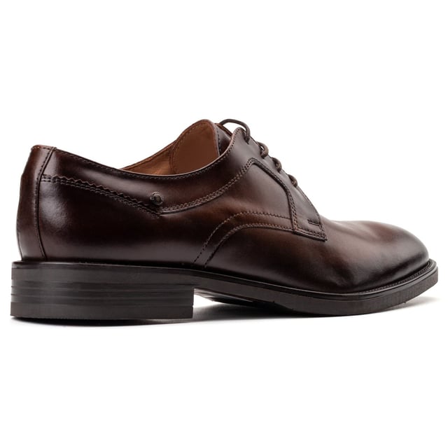 Base London Hülle Leder Herren Braune Schnürschuhe Steigern Sie Ihr Bürospiel mit dem Sleeve Derby-Schuh. Gefertigt aus glattem Leder, mit einer Vier-Laschen-Verschluss und Ortholite-Innensohle für Komfort, sorgt die schlanke Sohle dafür, dass Sie stets scharf und stabil bleiben - denn Selbstbewusstsein beginnt von unten.