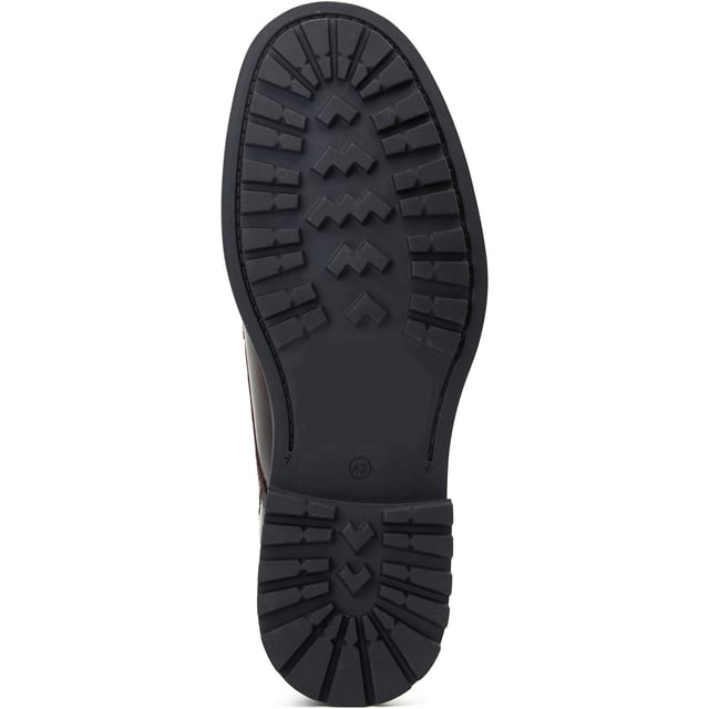 Base London Locke Leder Herren Bordo Schnürschuhe Inspiriert von den Laufstegen Mailands fühlt sich der Locke Derby mit glattem Zehenbereich von Base London ein wenig besonderer an als Ihr durchschnittlicher Arbeitsschuh. Das hochwertige Lederobermaterial ist exquisit verarbeitet und die Gummisohle bietet einen sicheren Schritt.