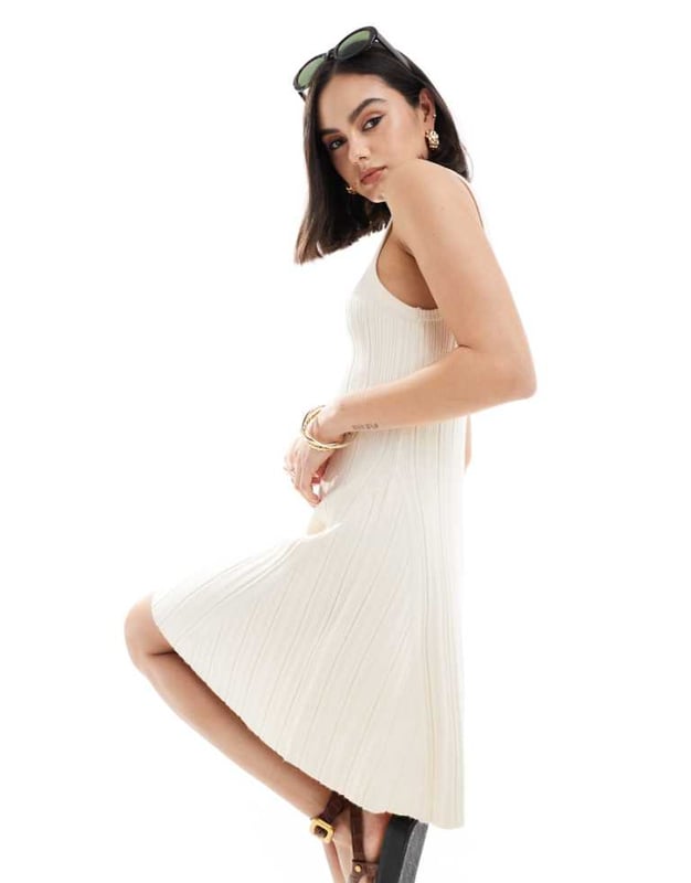 Dresses by Vero Moda Adding to bag in 3, 2, 1? Round neck Sleeveless style Regular fitSold By: Asos